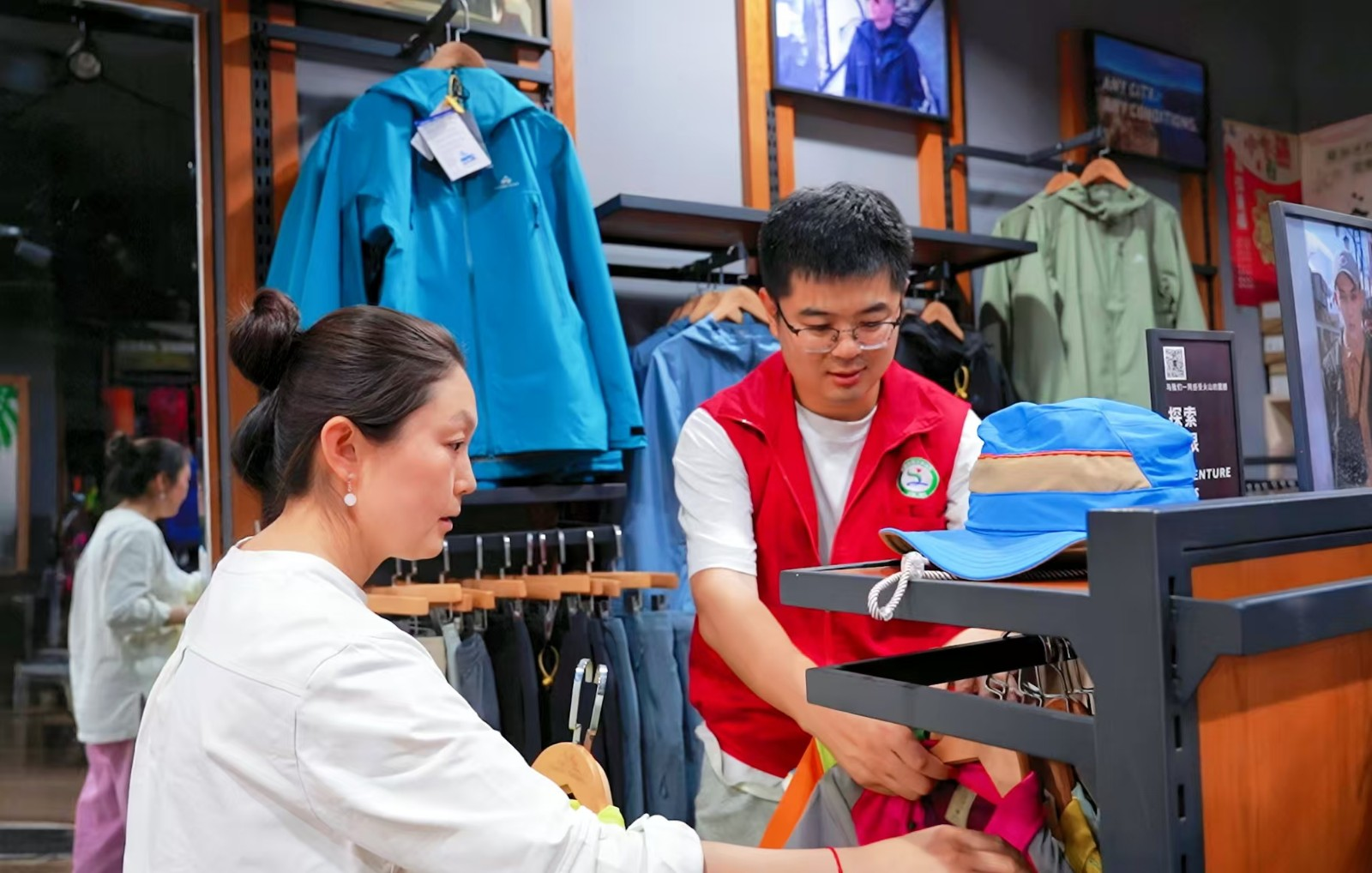 人间烟火” 乡村里的“诗与远方”mg不朽情缘游戏平台帐篷下的“(图2)